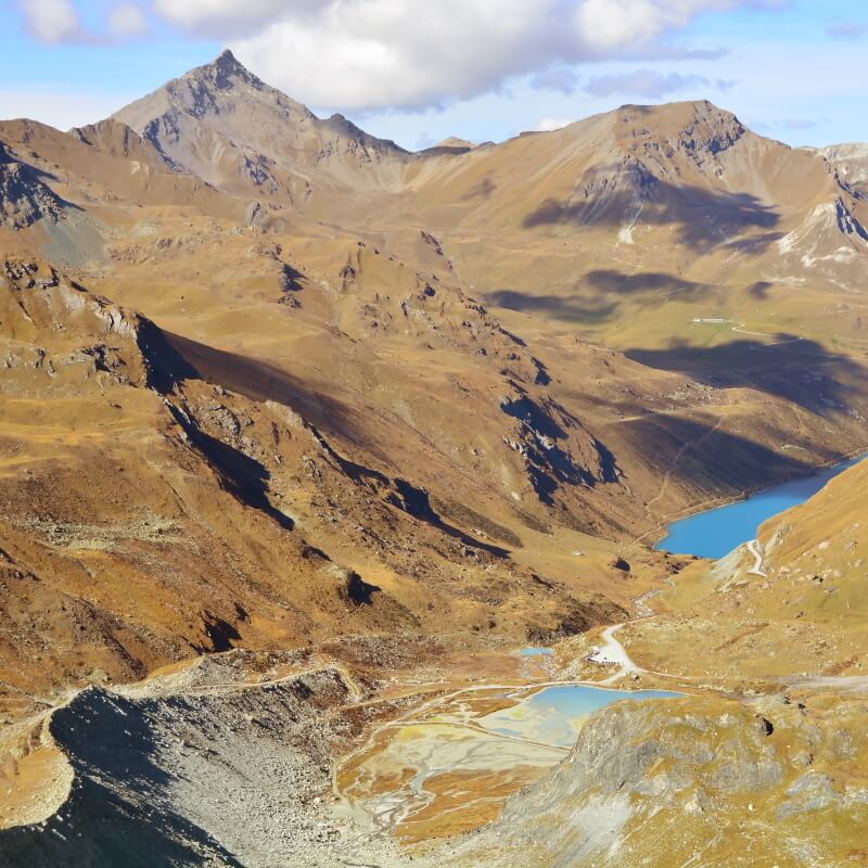 Blick auf Sasseneire 3254m mit Rainer von simply.hiking