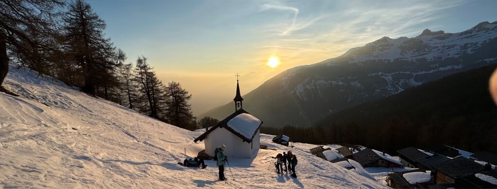 Wahrer Luxus Mondschein Wochenende Alp Tschärmilonga VS Schneeschuh Winter mit Reini von simply.hiking