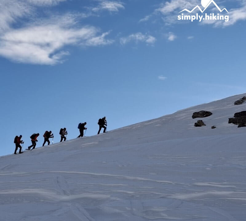 Oster-Schneeschuhtage Lämmerenhütte SAC im alpinen Ambiente praktische Lawinenkunde mit Reini von simply.hiking