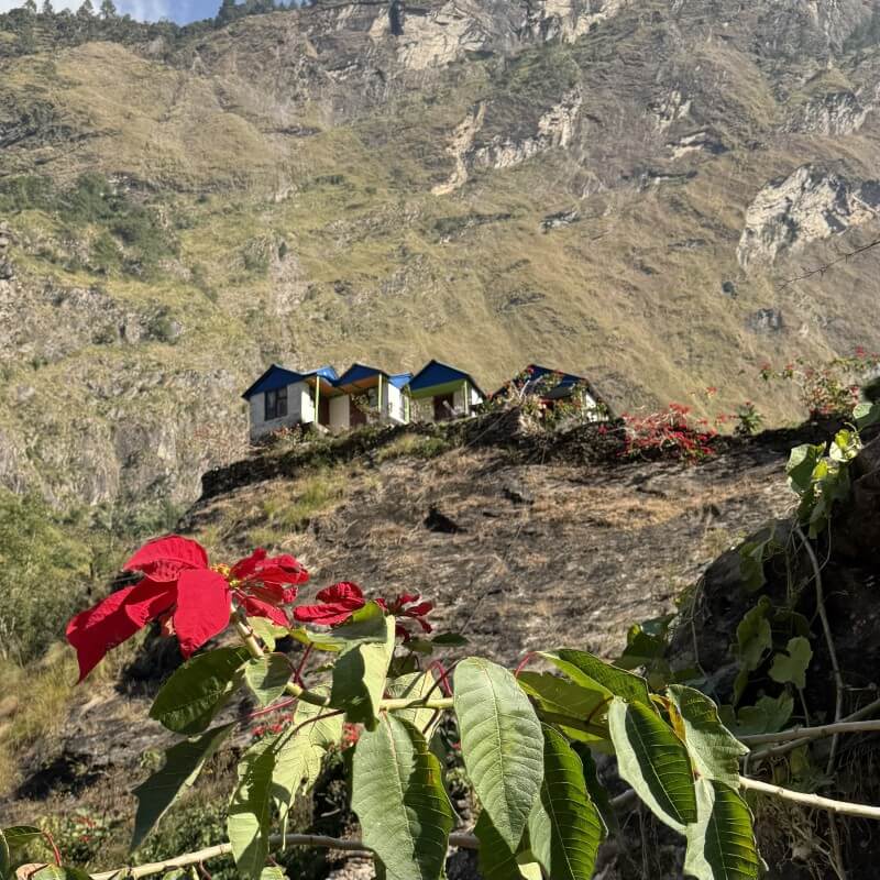 Unterwegs auf Etappe 1 bei Jagat während des Manaslu Trekking Nepal 2025