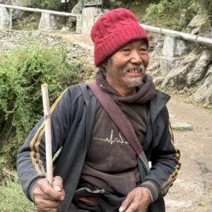 Menschen in Nepal bei Krack auf Etappe 3
