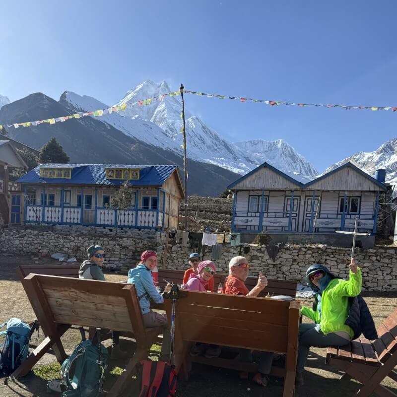 Shyala Paradise mit Blick auf den Manaslu
